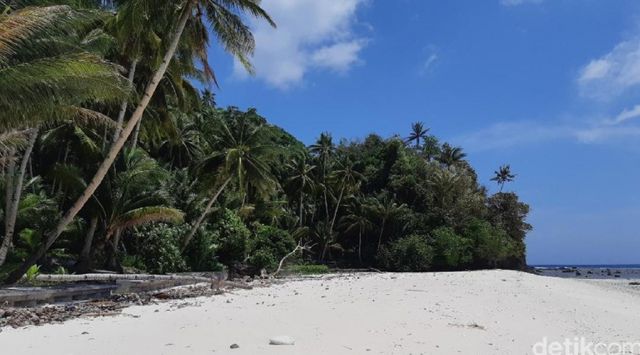 Pantai Mera, Permata Tersembunyi Pulau Miangas